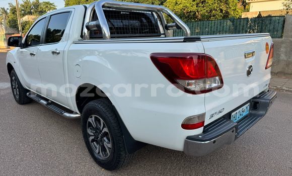 Comprar Usado Mazda BT-50 Branco Carro em Maputo em Maputo Comprar Usado Mazda BT-50 Branco Carro em Maputo em Maputo