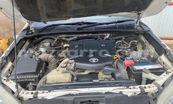 Nunua Ilio tumika Toyota Hilux Nyeupe Gari ndani ya Maputo nchini Maputo Nunua Ilio tumika Toyota Hilux Nyeupe Gari ndani ya Maputo nchini Maputo