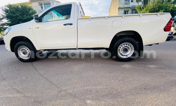 Nunua Ilio tumika Toyota Hilux Nyeupe Gari ndani ya Maputo nchini Maputo Nunua Ilio tumika Toyota Hilux Nyeupe Gari ndani ya Maputo nchini Maputo