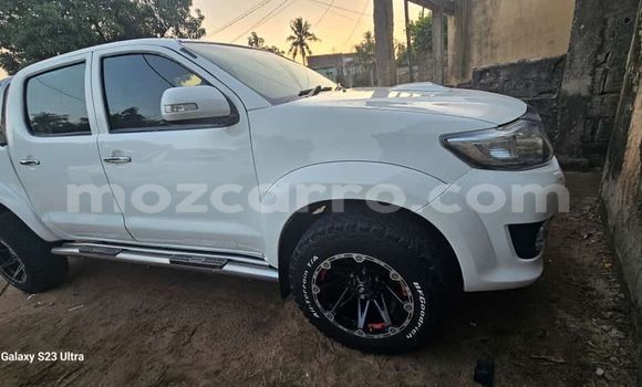 Nunua Mpya Toyota Hilux Nyeupe Gari ndani ya Maputo nchini Maputo