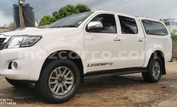 Comprar Usado Toyota Hilux Branco Carro em Maputo em Maputo