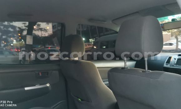 Nunua Ilio tumika Toyota Hilux Nyeupe Gari ndani ya Maputo nchini Maputo Nunua Ilio tumika Toyota Hilux Nyeupe Gari ndani ya Maputo nchini Maputo