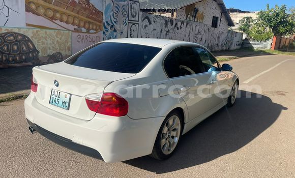 Comprar Usado BMW 3-Series Branco Carro em Maputo em Maputo