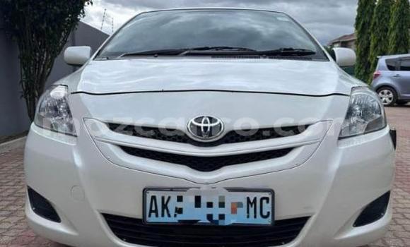 Nunua Ilio tumika Toyota Belta Nyeupe Gari ndani ya Maputo nchini Maputo