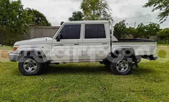 Comprar Usado Toyota Land Cruiser Branco Carro em Maputo em Maputo Comprar Usado Toyota Land Cruiser Branco Carro em Maputo em Maputo