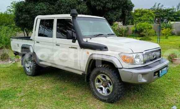 Comprar Usado Toyota Land Cruiser Branco Carro em Maputo em Maputo Comprar Usado Toyota Land Cruiser Branco Carro em Maputo em Maputo