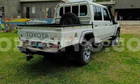 Comprar Usado Toyota Land Cruiser Branco Carro em Maputo em Maputo Comprar Usado Toyota Land Cruiser Branco Carro em Maputo em Maputo