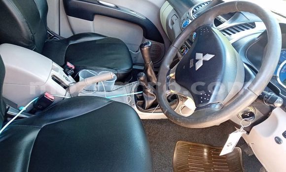 Comprar Usado Mitsubishi L200 Preto Carro em Maputo em Maputo Comprar Usado Mitsubishi L200 Preto Carro em Maputo em Maputo