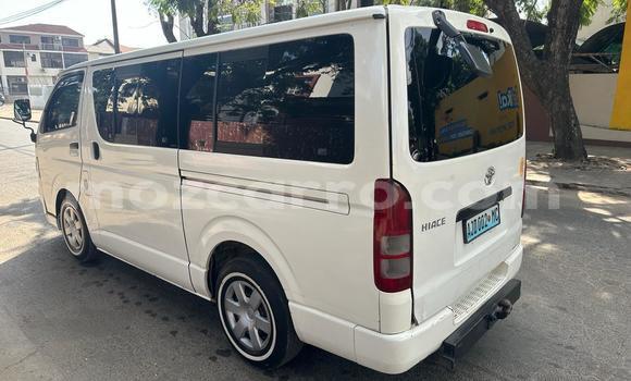 Nunua Ilio tumika Toyota Hiace Nyeupe Gari ndani ya Maputo nchini Maputo Nunua Ilio tumika Toyota Hiace Nyeupe Gari ndani ya Maputo nchini Maputo
