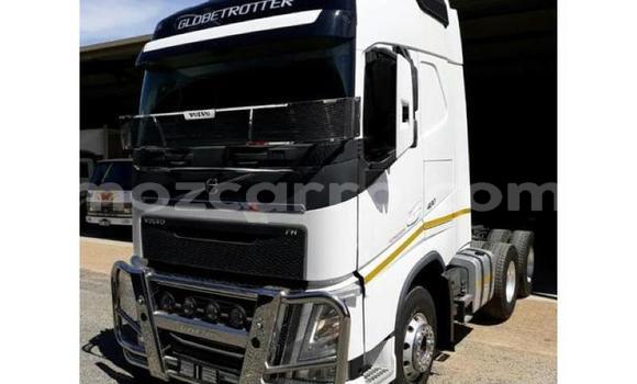 Buy Used Volvo F4 White Truck in Gilé in Zambezia Buy Used Volvo F4 White Truck in Gilé in Zambezia