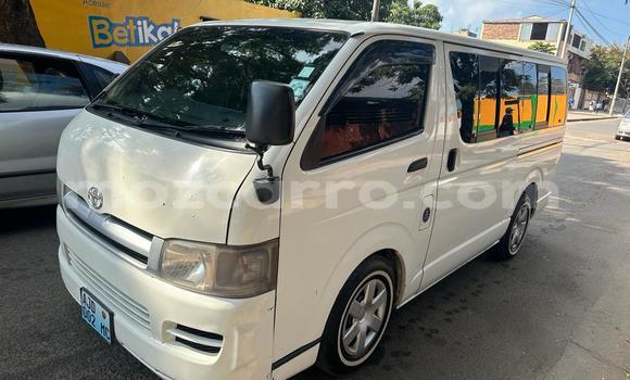Nunua Ilio tumika Toyota Hiace Nyeupe Gari ndani ya Maputo nchini Maputo Nunua Ilio tumika Toyota Hiace Nyeupe Gari ndani ya Maputo nchini Maputo