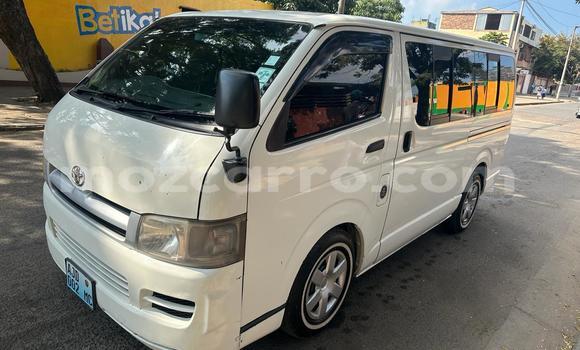 Nunua Ilio tumika Toyota Hiace Nyeupe Gari ndani ya Maputo nchini Maputo Nunua Ilio tumika Toyota Hiace Nyeupe Gari ndani ya Maputo nchini Maputo