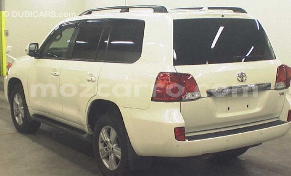 Nunua Imported Toyota Land Cruiser Nyeupe Gari ndani ya Import - Dubai nchini Cabo Delgado Nunua Imported Toyota Land Cruiser Nyeupe Gari ndani ya Import - Dubai nchini Cabo Delgado