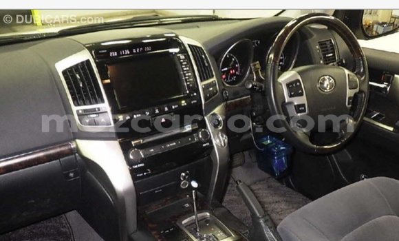 Nunua Imported Toyota Land Cruiser Nyeupe Gari ndani ya Import - Dubai nchini Cabo Delgado Nunua Imported Toyota Land Cruiser Nyeupe Gari ndani ya Import - Dubai nchini Cabo Delgado