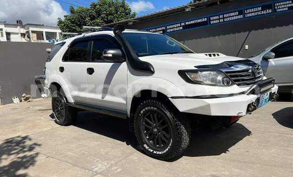 Tenga Tsaru Toyota Fortuner Chena Mota in Maputo in Maputo