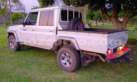 Comprar Usado Toyota Land Cruiser Branco Carro em Maputo em Maputo Comprar Usado Toyota Land Cruiser Branco Carro em Maputo em Maputo