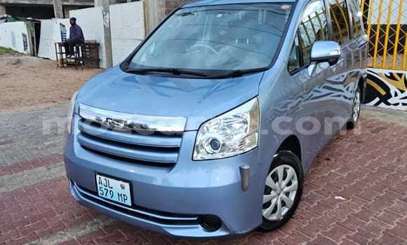 Comprar Novo Toyota Noah Azul Carro em Maputo em Maputo