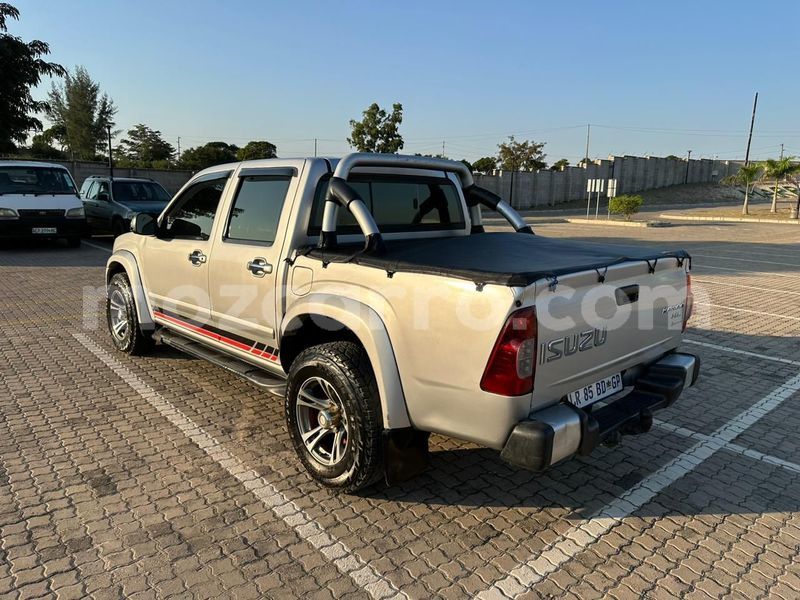 Big with watermark isuzu d max maputo maputo 23869