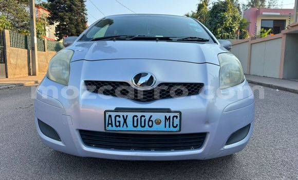 Comprar Usado Toyota Vitz Azul Carro em Maputo em Maputo