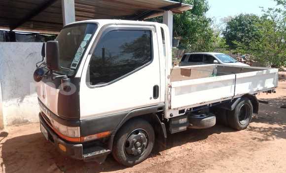 Nunua Ilio tumika Mitsubishi Canter Nyeupe Lori ndani ya Maputo nchini Maputo Nunua Ilio tumika Mitsubishi Canter Nyeupe Lori ndani ya Maputo nchini Maputo