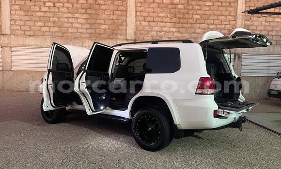 Nunua Ilio tumika Toyota Land Cruiser Nyeupe Gari ndani ya Maputo nchini Maputo