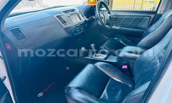 Nunua Ilio tumika Toyota Hilux Nyeupe Gari ndani ya Maputo nchini Maputo Nunua Ilio tumika Toyota Hilux Nyeupe Gari ndani ya Maputo nchini Maputo