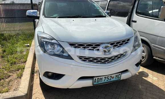 Comprar Usado Mazda BT-50 Branco Carro em Maputo em Maputo