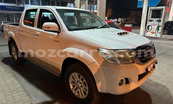 Nunua Mpya Toyota Hilux Nyeupe Gari ndani ya Maputo nchini Maputo