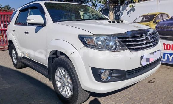Tenga Tsaru Toyota Fortuner Chena Mota in Maputo in Maputo