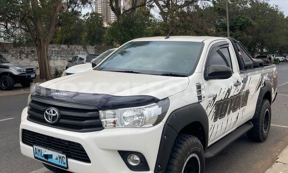 Nunua Ilio tumika Toyota Hiluxe Revo Nyeupe Gari ndani ya Maputo nchini Maputo