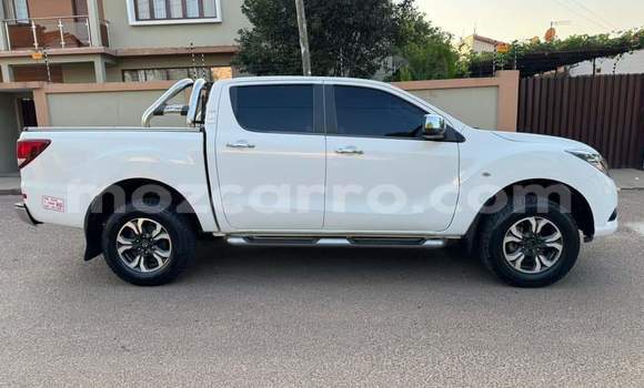 Comprar Usado Mazda BT-50 Branco Carro em Maputo em Maputo