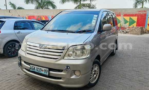 Nunua Ilio tumika Toyota Noah Nyingine Gari ndani ya Maputo nchini Maputo Nunua Ilio tumika Toyota Noah Nyingine Gari ndani ya Maputo nchini Maputo