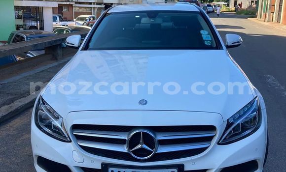 Comprar Usado Mercedes-Benz C-Classe Branco Carro em Maputo em Maputo Comprar Usado Mercedes-Benz C-Classe Branco Carro em Maputo em Maputo