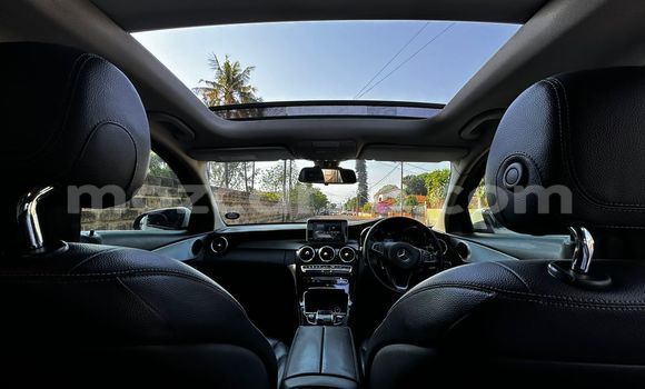 Comprar Usado Mercedes-Benz C180 coupe Branco Carro em Maputo em Maputo Comprar Usado Mercedes-Benz C180 coupe Branco Carro em Maputo em Maputo