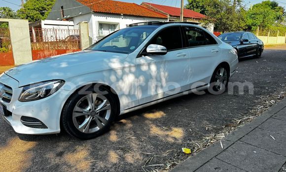 Comprar Usado Mercedes-Benz C180 coupe Branco Carro em Maputo em Maputo Comprar Usado Mercedes-Benz C180 coupe Branco Carro em Maputo em Maputo