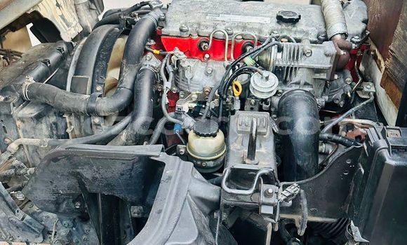 Comprar Usado Hino Ranger Branco Caminhão em Maputo em Maputo Comprar Usado Hino Ranger Branco Caminhão em Maputo em Maputo