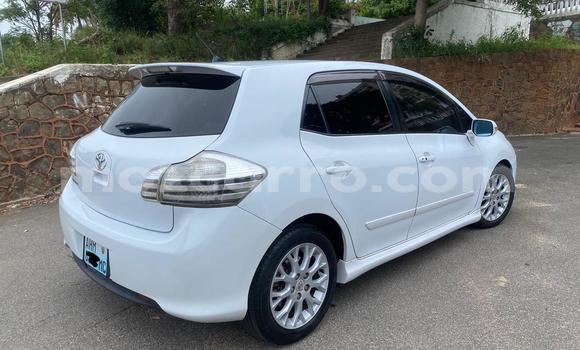 Comprar Usado Toyota Blade Branco Carro em Maputo em Maputo