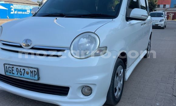 Buy Used Toyota Sienta White Car in Maputo in Maputo
