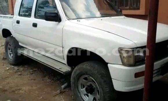 Nunua Ilio tumika Toyota Hilux Nyeupe Gari ndani ya Maputo nchini Maputo