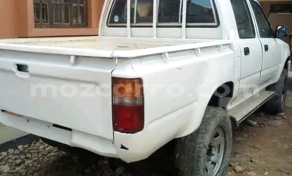 Nunua Ilio tumika Toyota Hilux Nyeupe Gari ndani ya Maputo nchini Maputo Nunua Ilio tumika Toyota Hilux Nyeupe Gari ndani ya Maputo nchini Maputo