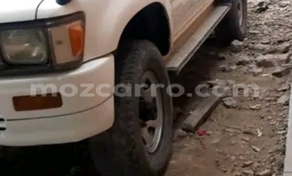Nunua Ilio tumika Toyota Hilux Nyeupe Gari ndani ya Maputo nchini Maputo Nunua Ilio tumika Toyota Hilux Nyeupe Gari ndani ya Maputo nchini Maputo