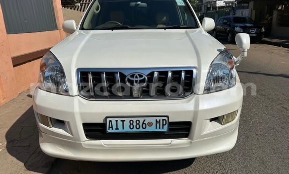 Nunua Ilio tumika Toyota Land Cruiser Prado Nyeupe Gari ndani ya Maputo nchini Maputo Nunua Ilio tumika Toyota Land Cruiser Prado Nyeupe Gari ndani ya Maputo nchini Maputo