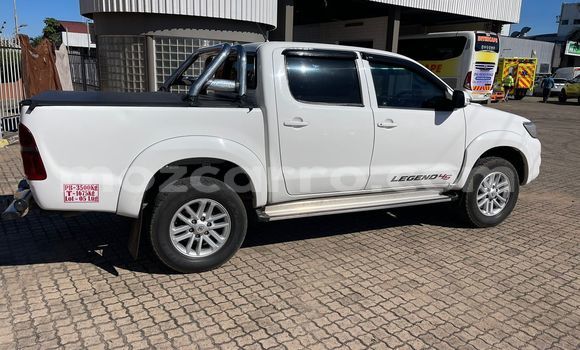 Nunua Ilio tumika Toyota Hilux Nyeupe Gari ndani ya Maputo nchini Maputo Nunua Ilio tumika Toyota Hilux Nyeupe Gari ndani ya Maputo nchini Maputo