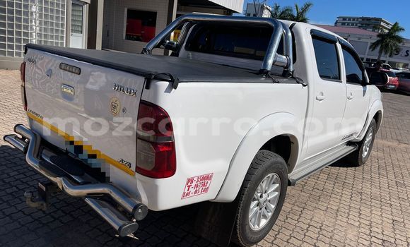 Nunua Ilio tumika Toyota Hilux Nyeupe Gari ndani ya Maputo nchini Maputo Nunua Ilio tumika Toyota Hilux Nyeupe Gari ndani ya Maputo nchini Maputo