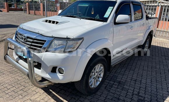Nunua Ilio tumika Toyota Hilux Nyeupe Gari ndani ya Maputo nchini Maputo Nunua Ilio tumika Toyota Hilux Nyeupe Gari ndani ya Maputo nchini Maputo