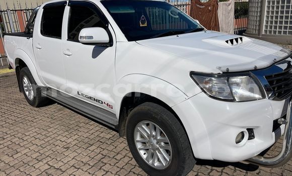 Nunua Ilio tumika Toyota Hilux Nyeupe Gari ndani ya Maputo nchini Maputo Nunua Ilio tumika Toyota Hilux Nyeupe Gari ndani ya Maputo nchini Maputo