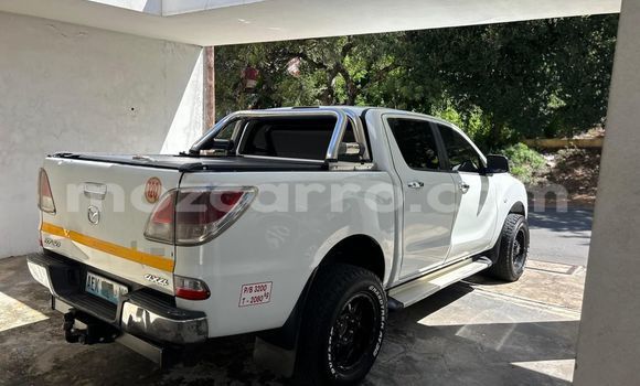 Nunua Ilio tumika Mazda BT-50 Nyeupe Gari ndani ya Maputo nchini Maputo