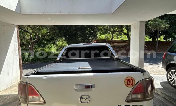 Comprar Usado Mazda BT-50 Branco Carro em Maputo em Maputo Comprar Usado Mazda BT-50 Branco Carro em Maputo em Maputo