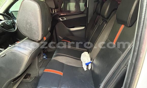 Comprar Usado Mazda BT-50 Branco Carro em Maputo em Maputo Comprar Usado Mazda BT-50 Branco Carro em Maputo em Maputo