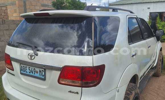 Comprar Usado Toyota Fortuner Branco Carro em Maputo em Maputo Comprar Usado Toyota Fortuner Branco Carro em Maputo em Maputo